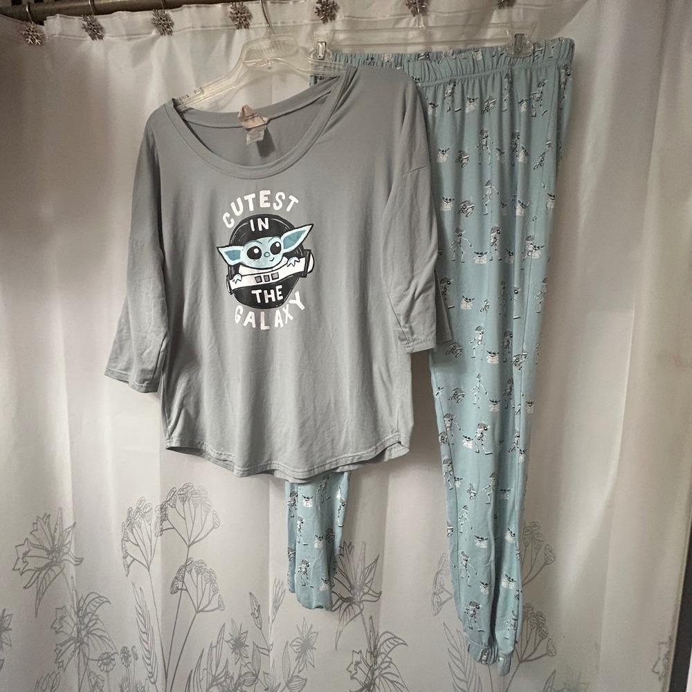 Star Wars Baby Yoda Pajama Set Slumber Sleepwear Cute‎ Galaxy Womens